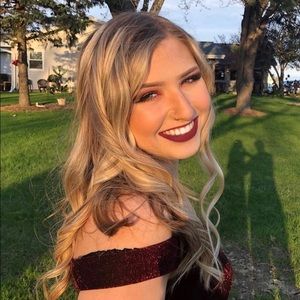 Meet your Posher, Elise